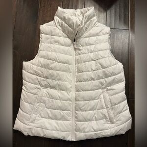 GAP LP petite Upcycled puffer vest white